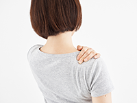 肩こりの女性